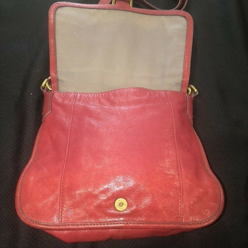 Vtg Fossil Red Leather Crossbody Medium Handbag~ Buckle Snap Adjustable Strap - Picture 9 of 12